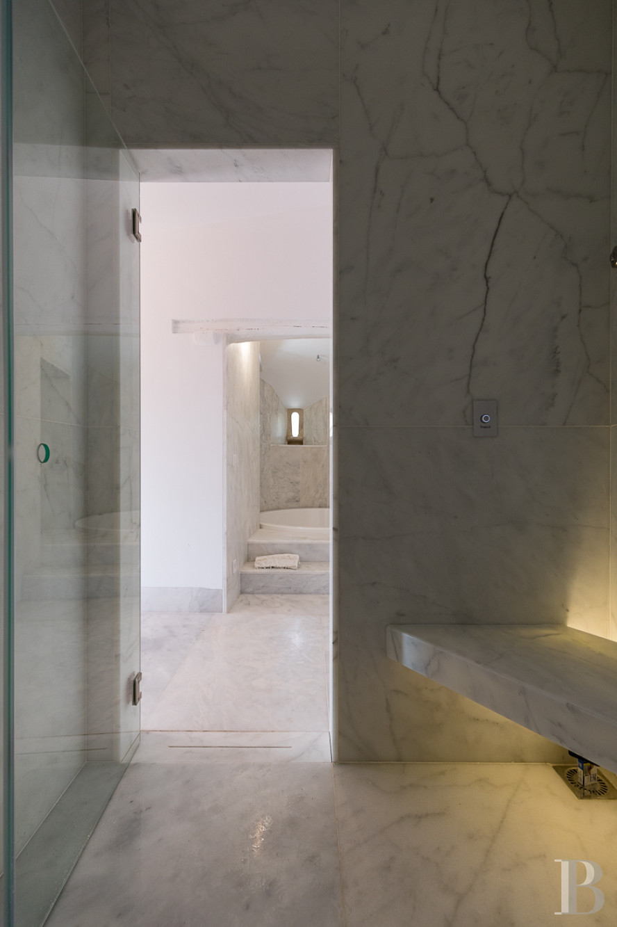 A proximité de Lisbonne, à l’entrée du parc naturel de Sintra-Cascais, une maison de village avec jardin, terrasses et patios - photo  n°24